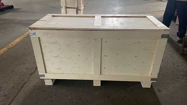 The centrifugal pump has been packed into the box